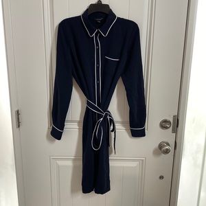 Sz Medium Ann Taylor Navy & White trimmed button front shirt dress w/ tie waist